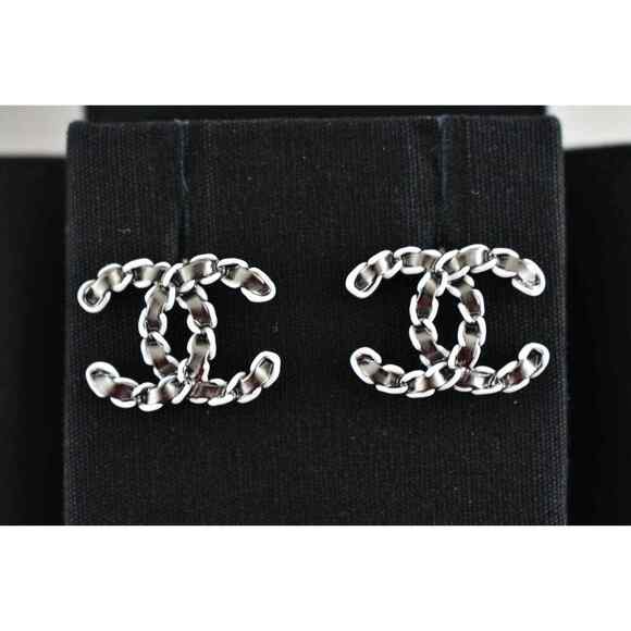 Chanel 22P Ruthenium Silver White Chain CC Logo Drop Statement Stud Earrings - Picture 1 of 12